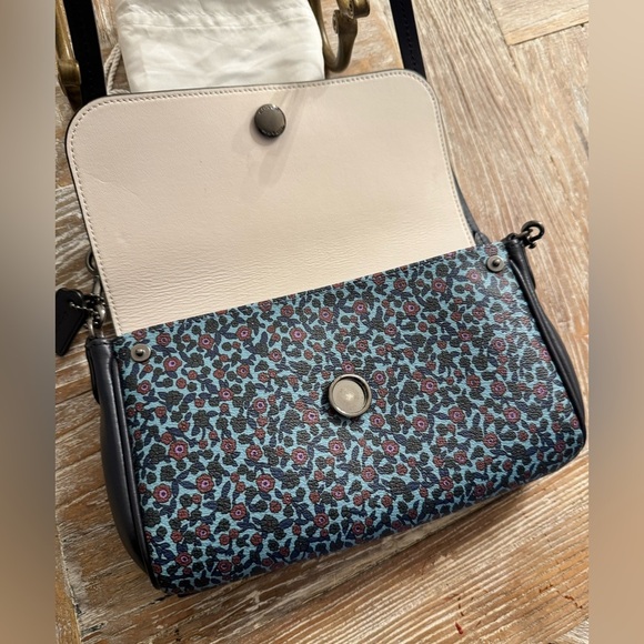 Coach Reversible - Picture 10 of 17